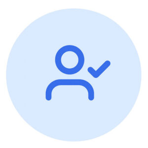 Blaues Benutzer-Symbol mit Häkchen auf hellblauem Kreis